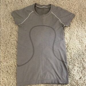 LULULEMON Size 4 Striped Swiflty Tech